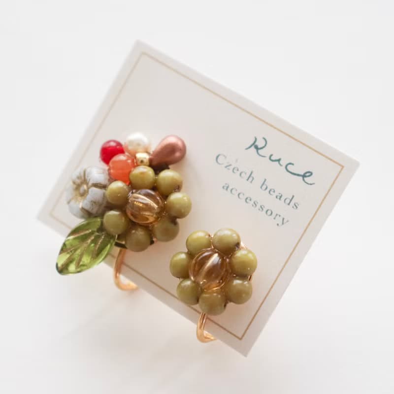 森林果實盛開花束 / 捷克珠飾 ( 耳環・耳夾 )