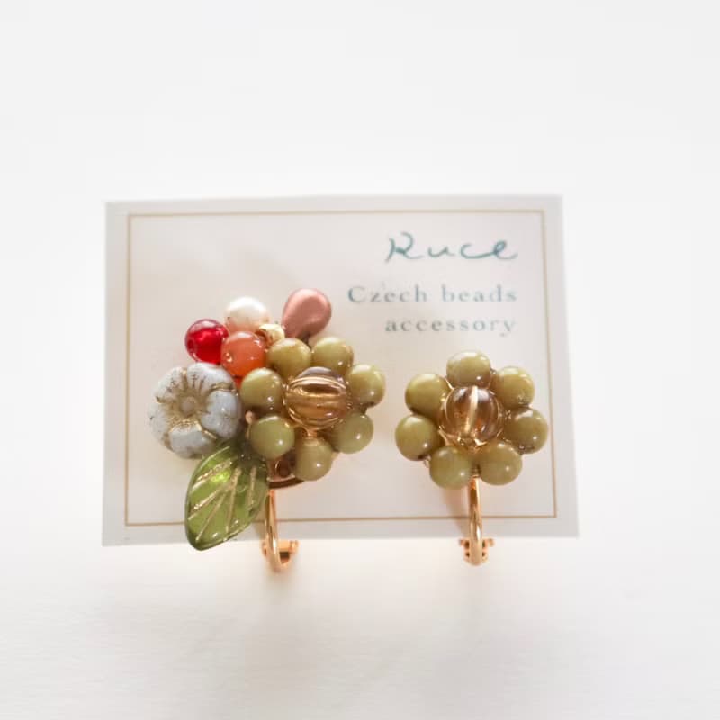 森林果實盛開花束 / 捷克珠飾 ( 耳環・耳夾 )