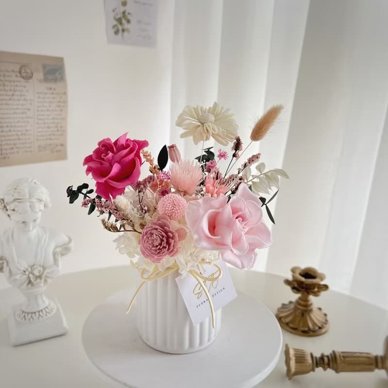 SEE 看見花藝設計 | 永生花 | 玫瑰 |   粉色浪漫擴香牛奶花瓶