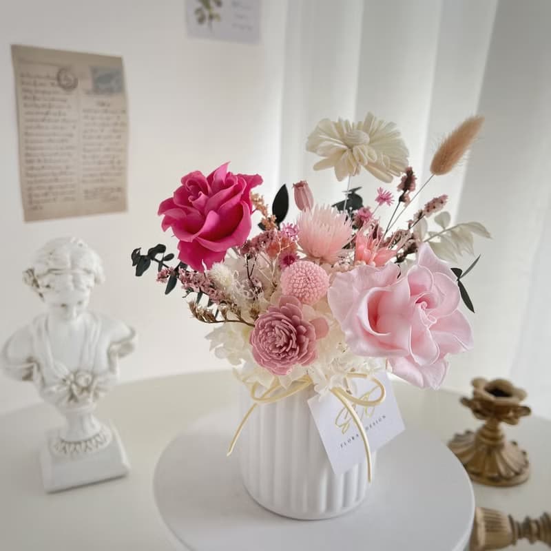 SEE 看見花藝設計 | 永生花 | 玫瑰 |   粉色浪漫擴香牛奶花瓶
