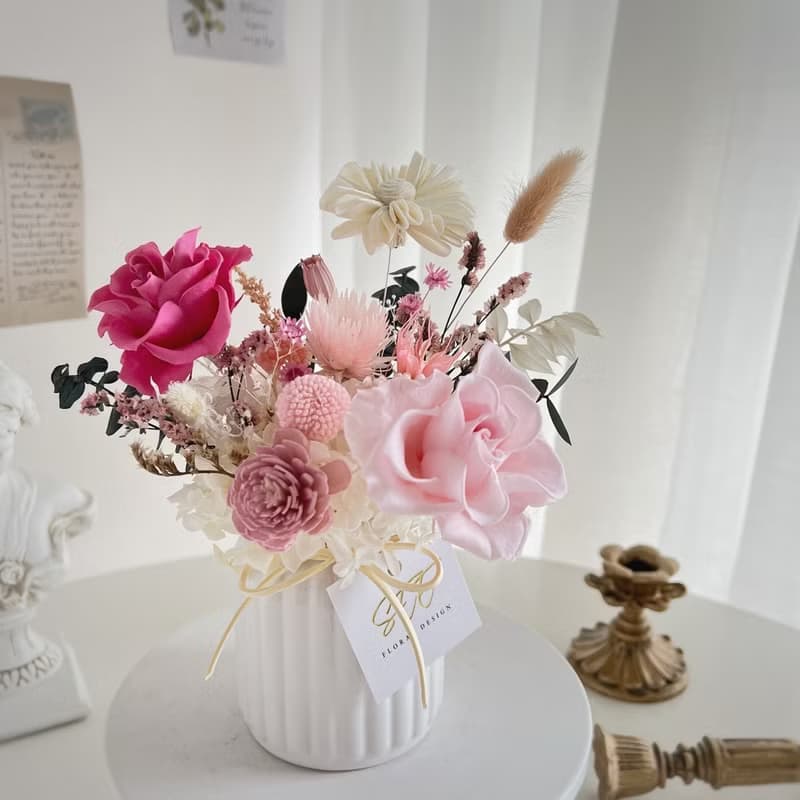 SEE 看見花藝設計 | 永生花 | 玫瑰 |   粉色浪漫擴香牛奶花瓶