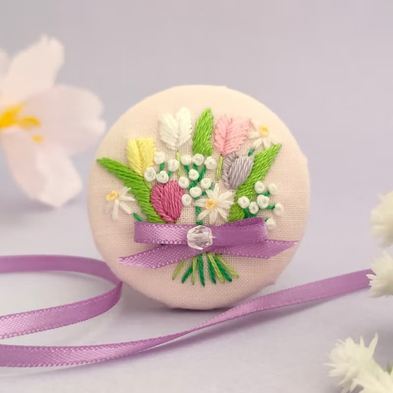 パステルカラーのチューリップ花束刺繍ブローチor刺繍ヘアゴム