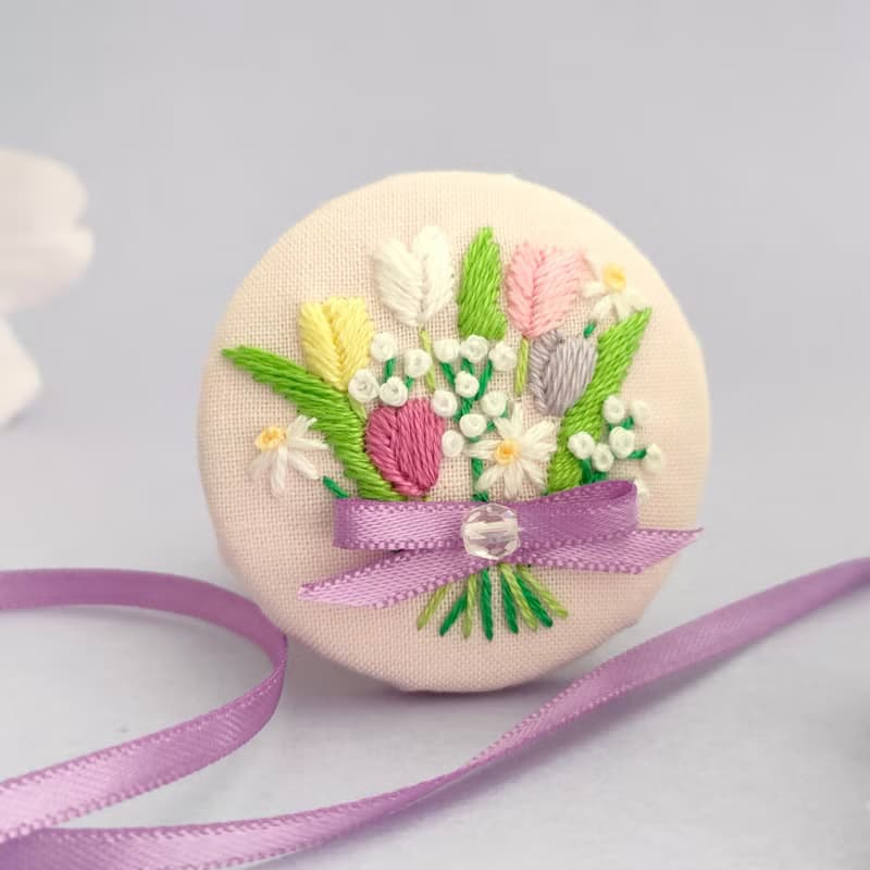 パステルカラーのチューリップ花束刺繍ブローチor刺繍ヘアゴム