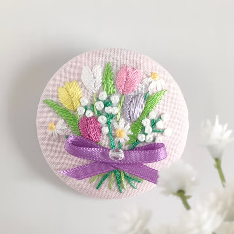 パステルカラーのチューリップ花束刺繍ブローチor刺繍ヘアゴム
