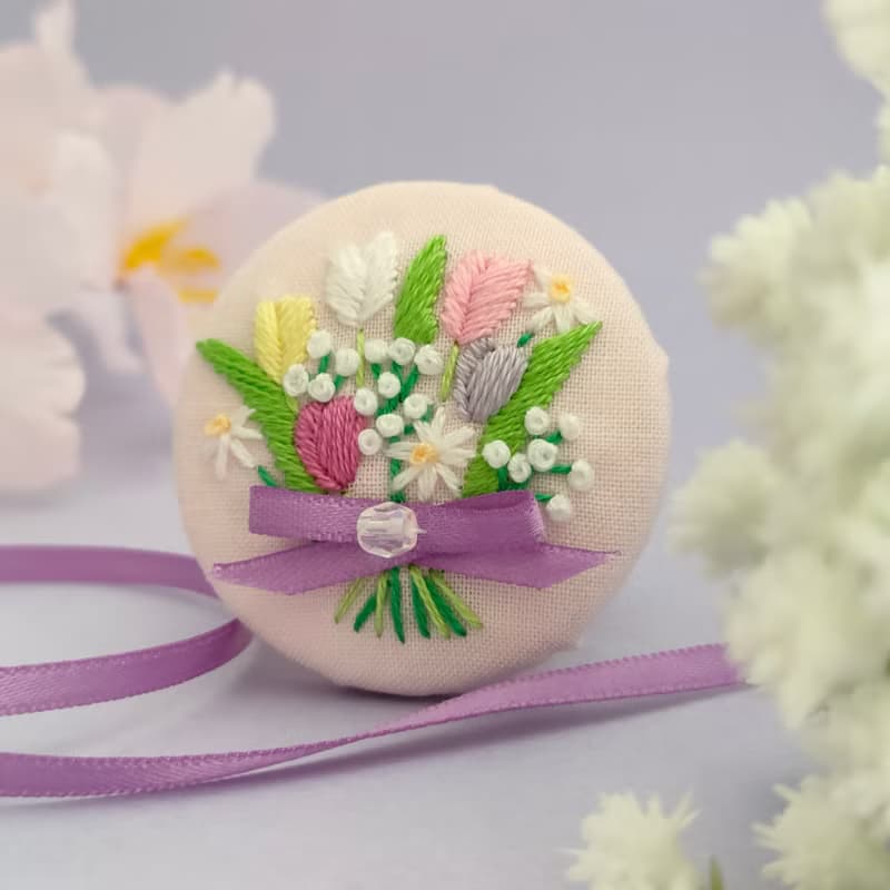 パステルカラーのチューリップ花束刺繍ブローチor刺繍ヘアゴム
