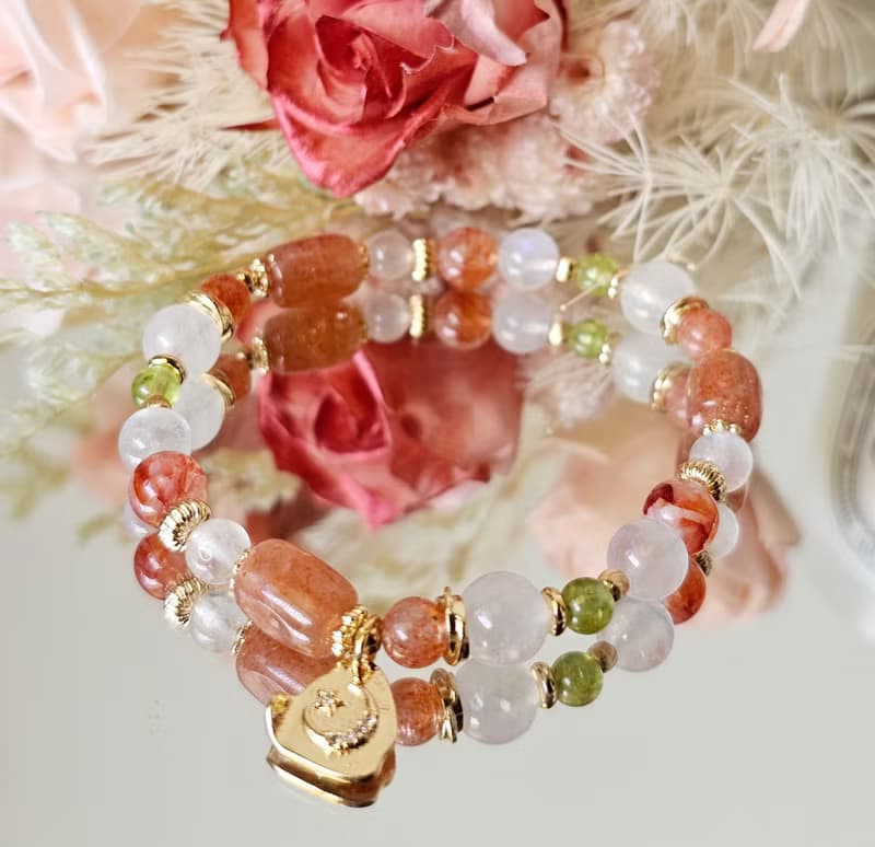 璀璨閃耀的暖陽-正能量/太陽石 /橄欖石/紅膠花/月光石水晶手鍊