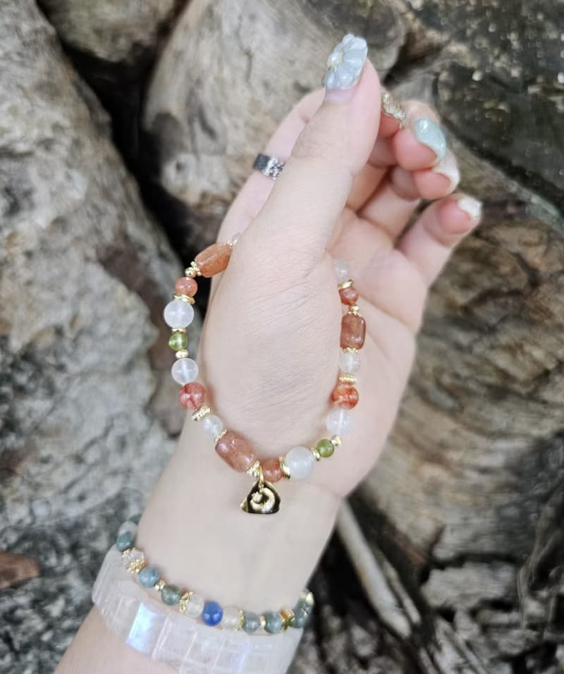 璀璨閃耀的暖陽-正能量/太陽石 /橄欖石/紅膠花/月光石水晶手鍊