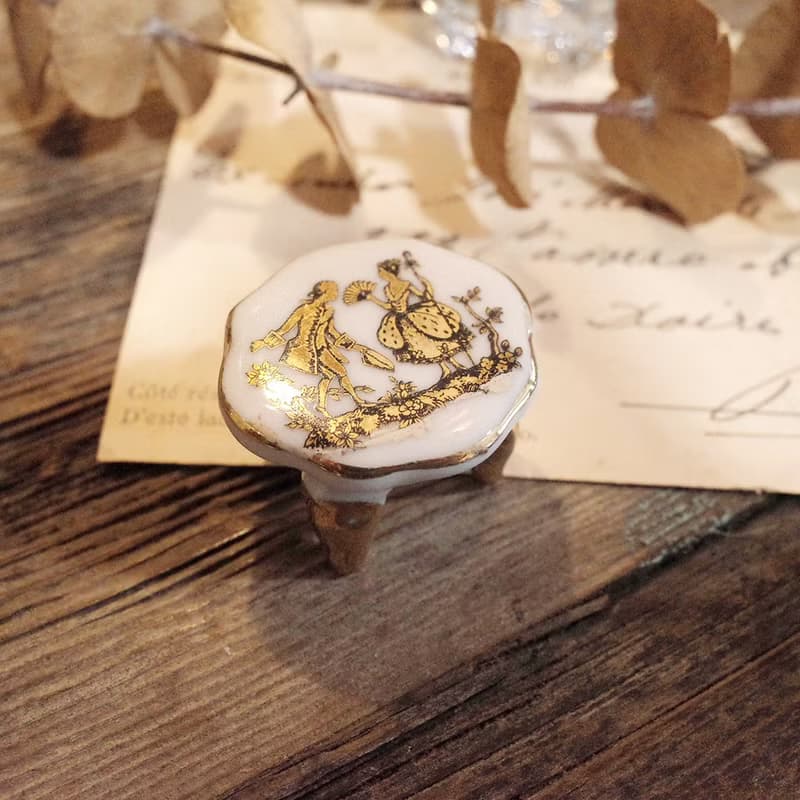 葡萄牙帶回老件.古董娃娃屋配件.迷你描金小桌.瓷器