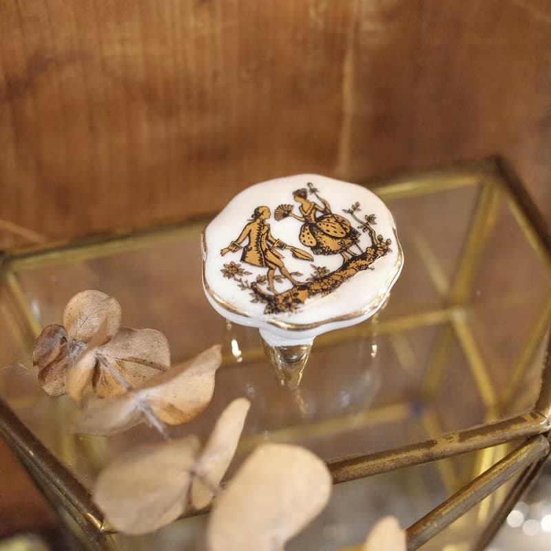 葡萄牙帶回老件.古董娃娃屋配件.迷你描金小桌.瓷器