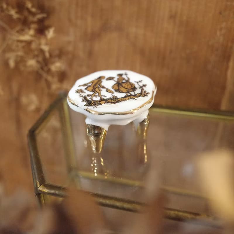 葡萄牙帶回老件.古董娃娃屋配件.迷你描金小桌.瓷器