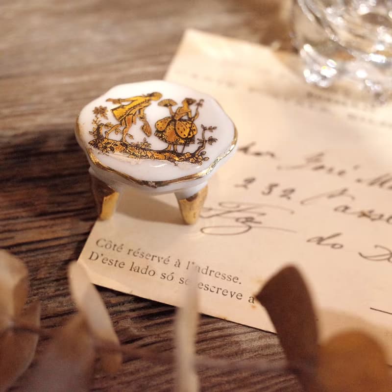 葡萄牙帶回老件.古董娃娃屋配件.迷你描金小桌.瓷器