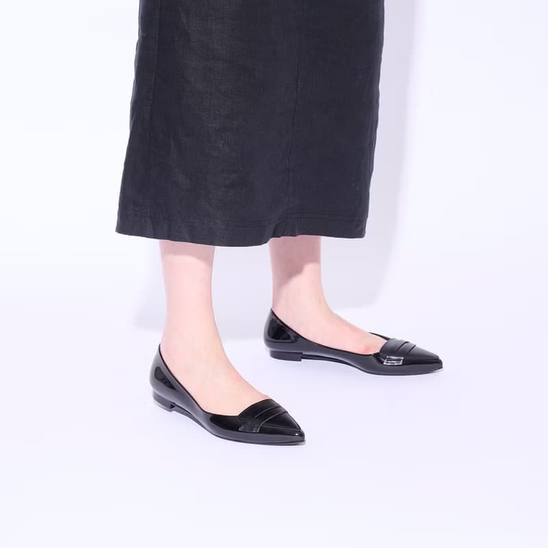 TAMARA 黑色 PVC 尖頭平底鞋