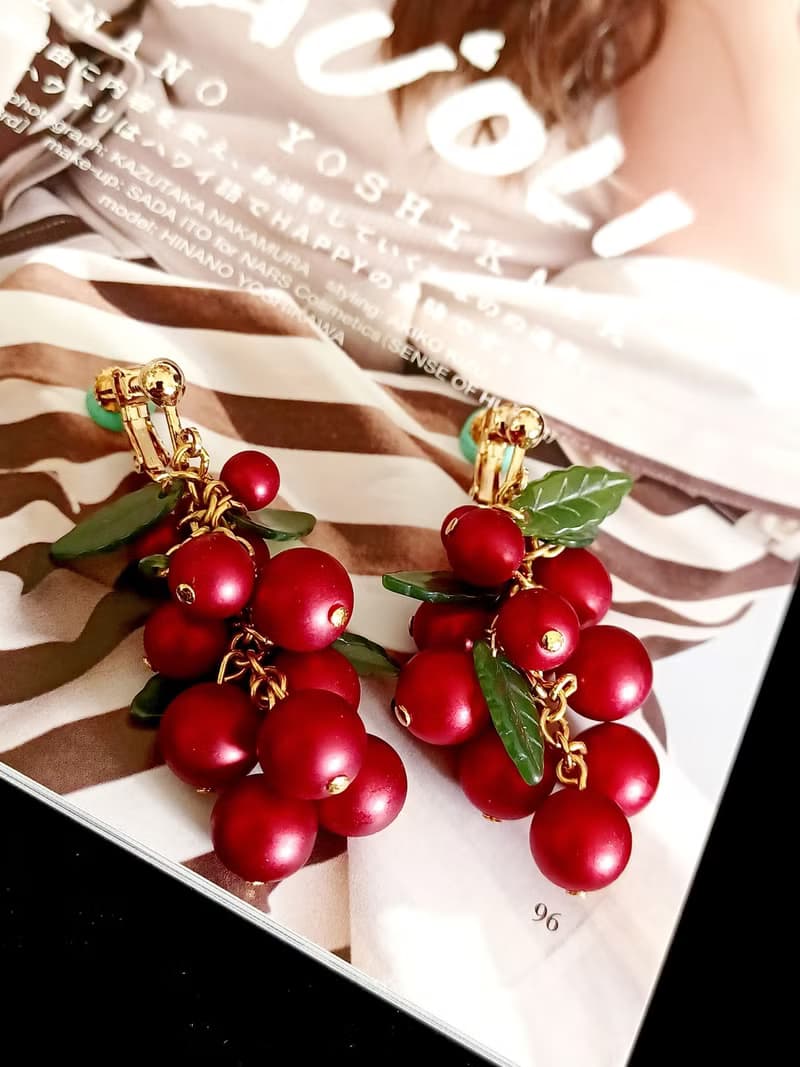 vintage jewelry  豔紅聖誕果實 夾式耳環