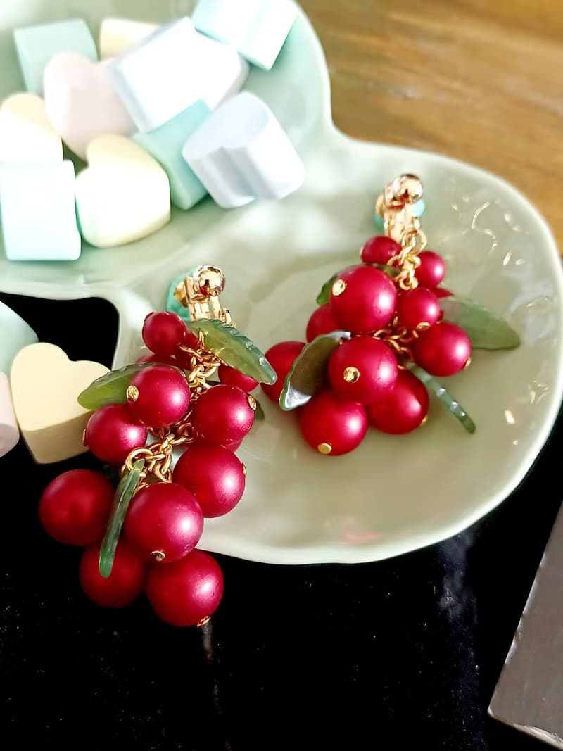 vintage jewelry  豔紅聖誕果實 夾式耳環