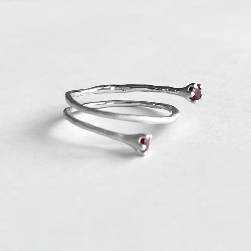 Mollis Ring (Garnet) sand blast finishing