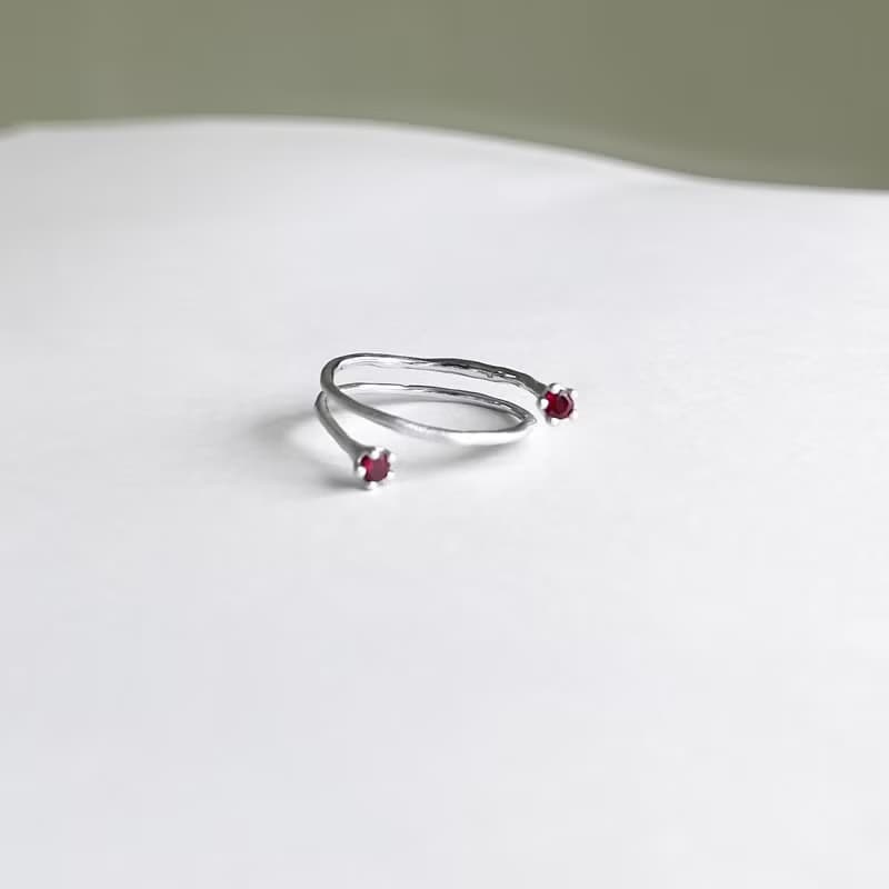 Mollis Ring (Garnet) sand blast finishing