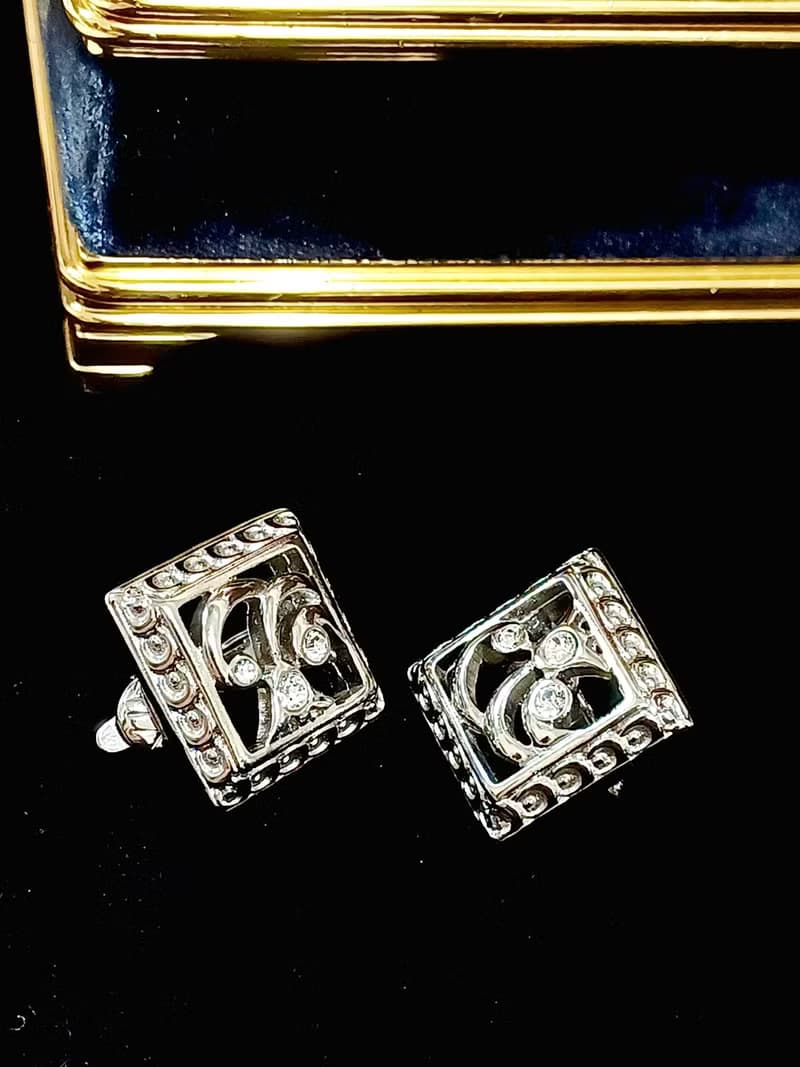 vintage jewelry  金屬方形簍空花卉夾式耳環