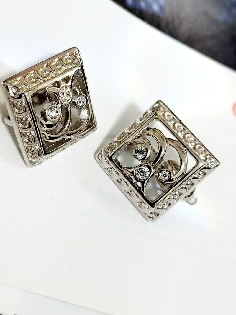vintage jewelry  金屬方形簍空花卉夾式耳環