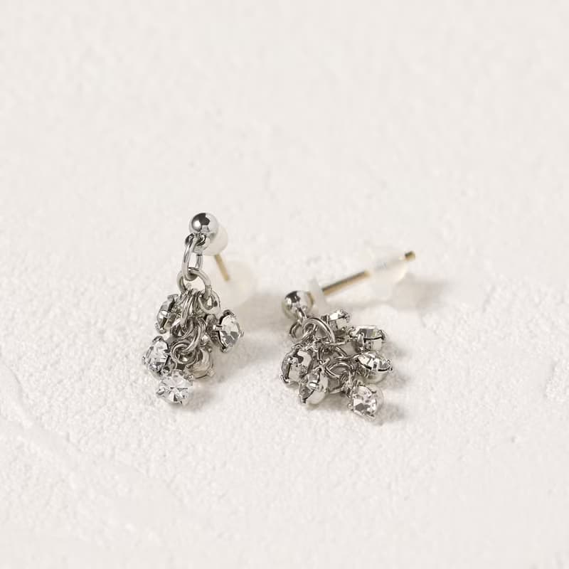 confetti SV ―きらきら揺れるクリスタルポストピアス　シルバー