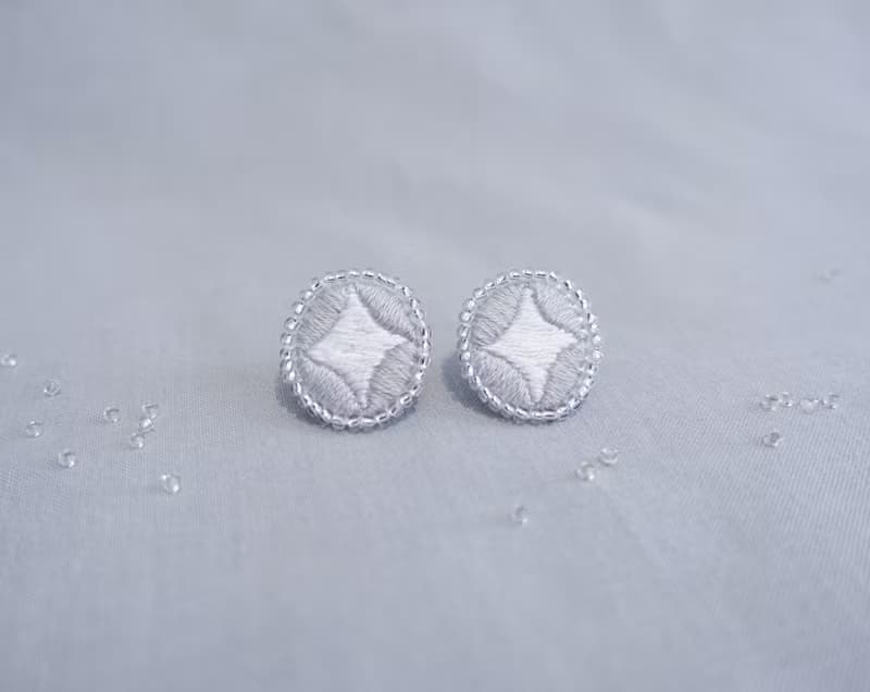 熠熠・手工刺繡耳環