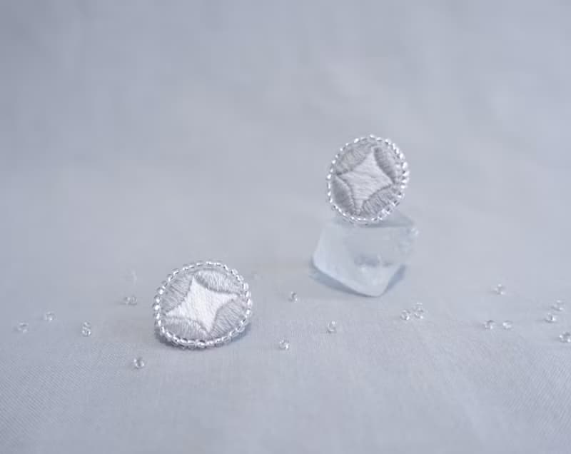 熠熠・手工刺繡耳環