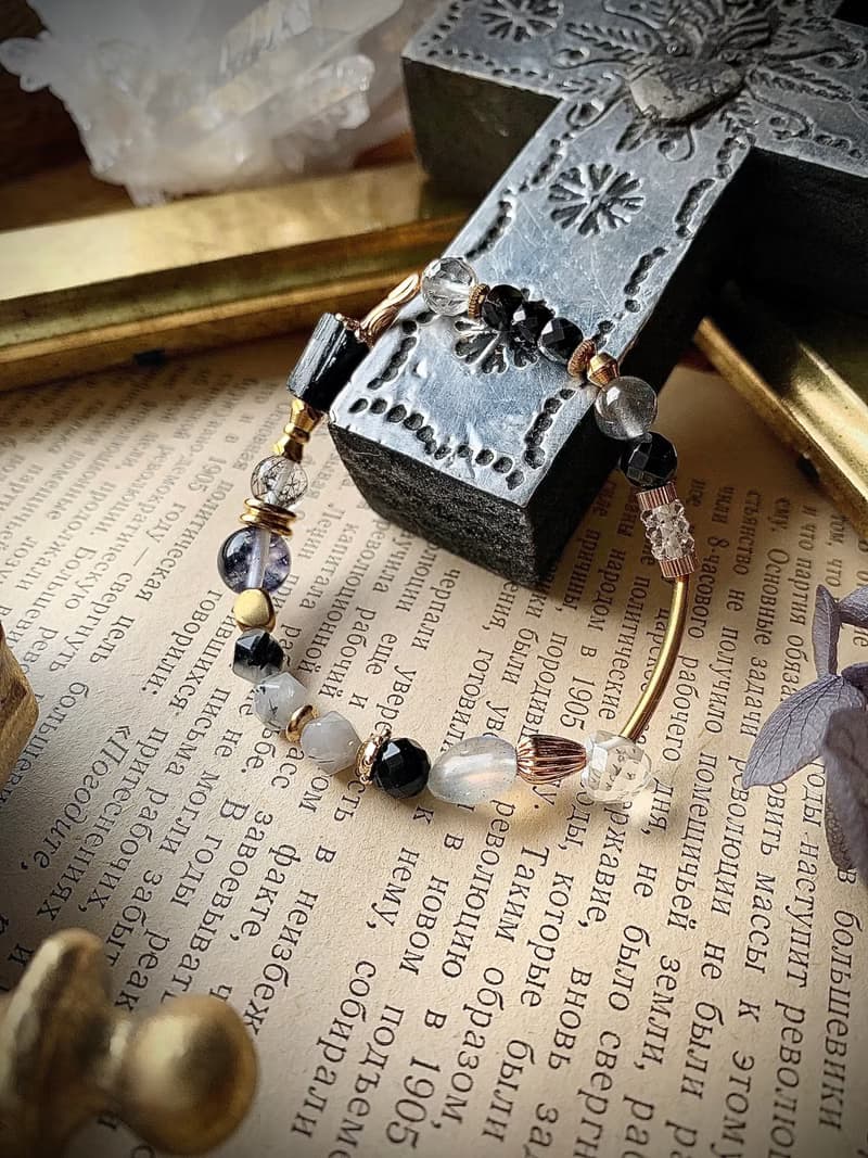 -疾疾.護法現身-天然水晶手鏈/黃銅手鍊