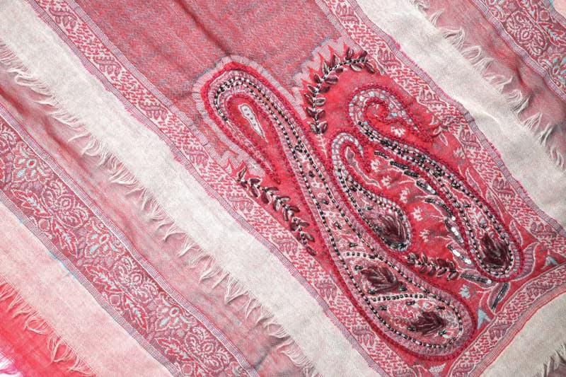 【精品禮盒】釘珠喀什米爾水煮羊毛手工刺繡圍巾披肩三層紗桃粉紅