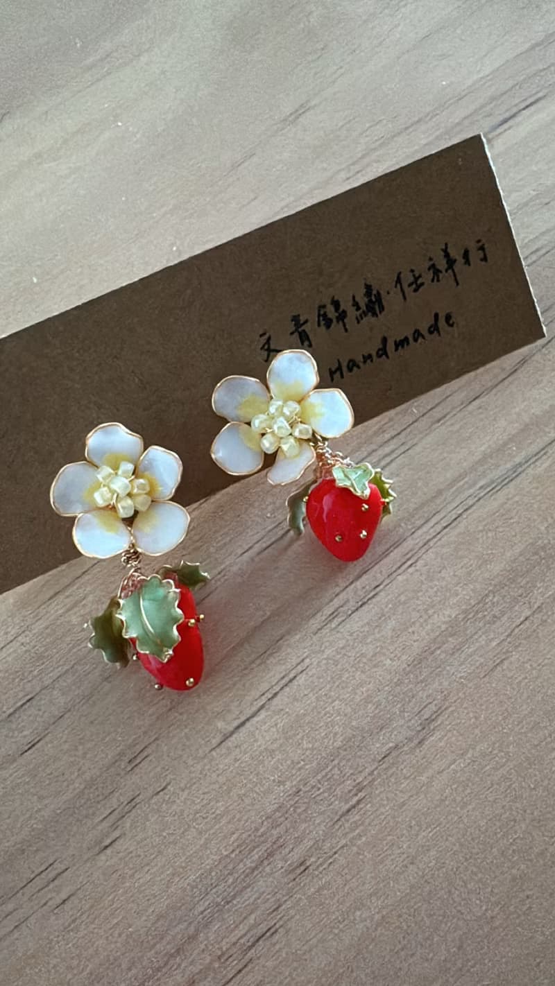 田園裡的草莓 耳環耳夾款