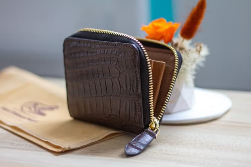手工深朱古力啡色啞面鱷魚皮革拉鏈散紙銀包