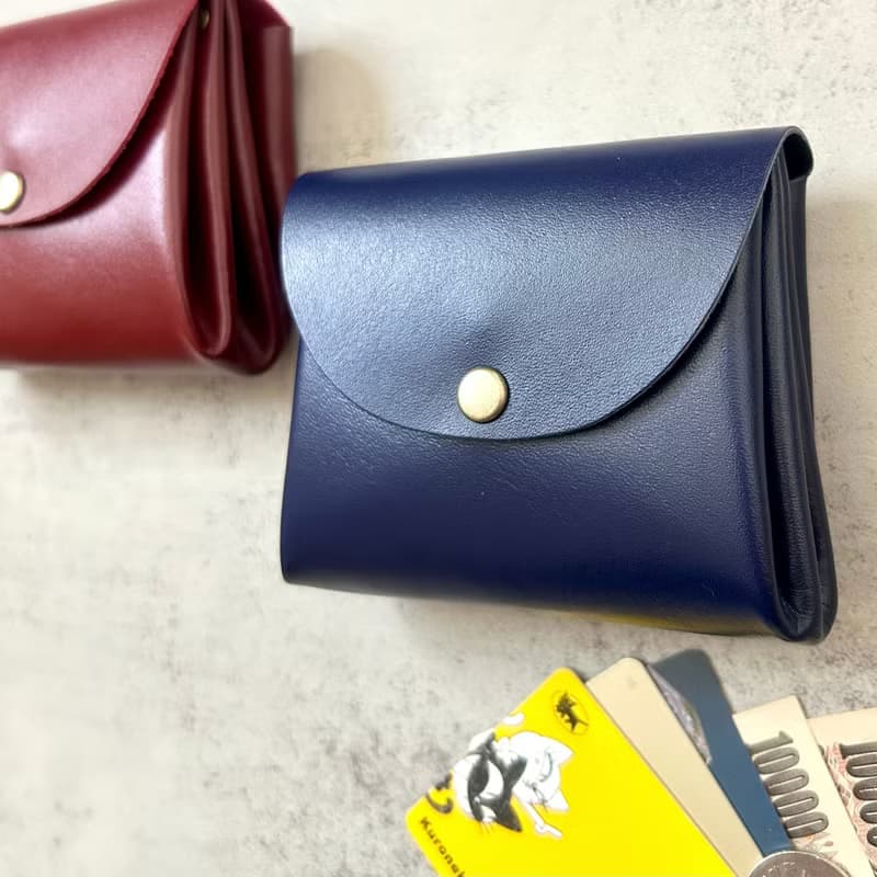 仕分けバッチリ コロンとかわいいガバッと開くじゃばらの革財布(中サイズ)