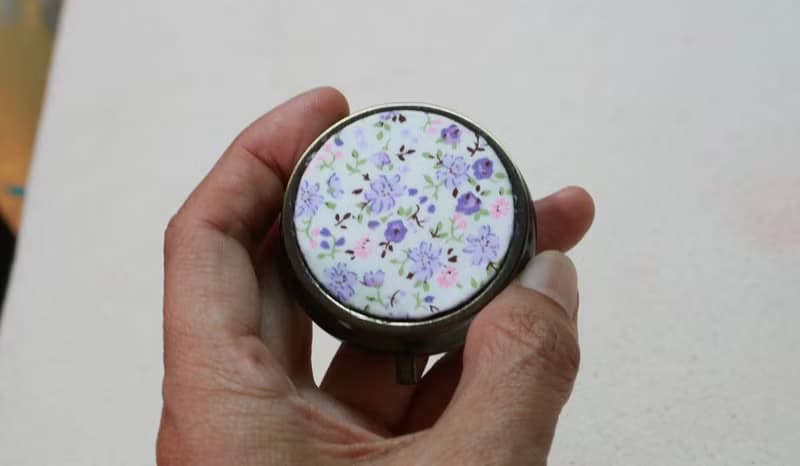 紫花  古銅款 圓形 分格藥盒 迷你 隨身攜帶 小物 收納盒 藥盒