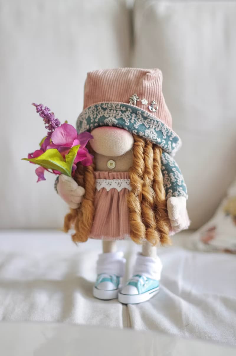 31公分北歐手工女孩侏儒芙蘿拉 – 花束與童話風格造型
