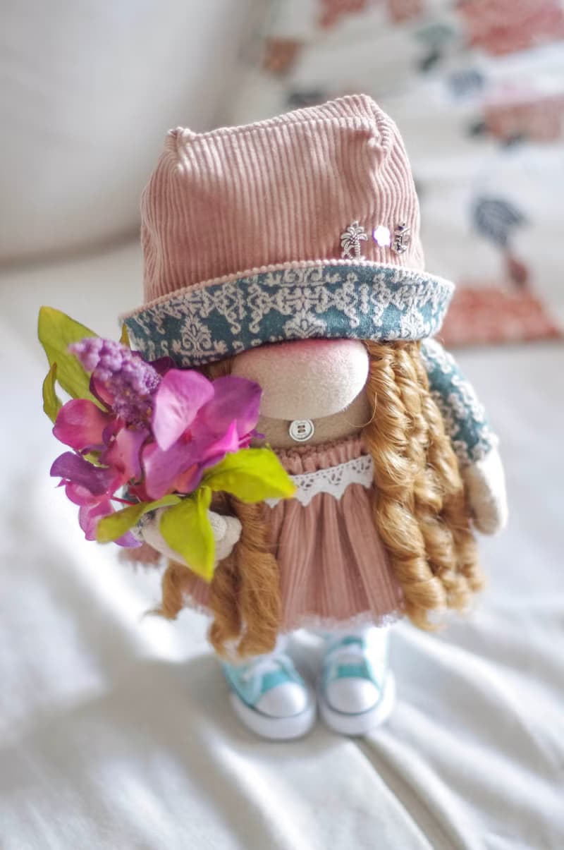 31公分北歐手工女孩侏儒芙蘿拉 – 花束與童話風格造型