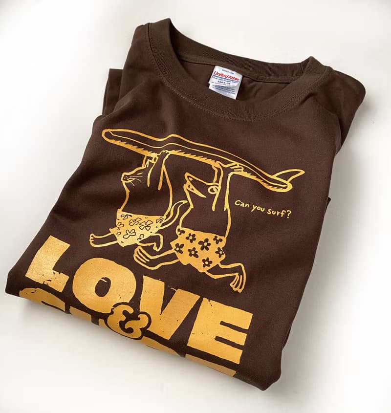 猫と青蛙のTシャツ　チョコレートブラウン　男女兼用