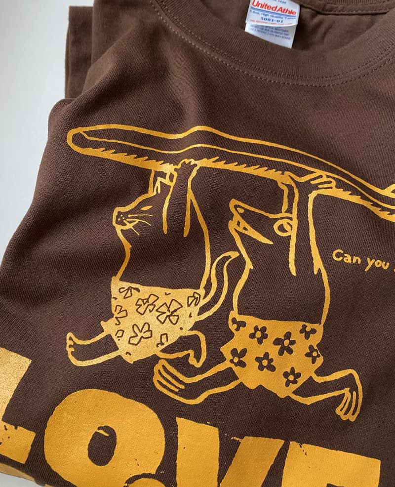 猫と青蛙のTシャツ　チョコレートブラウン　男女兼用