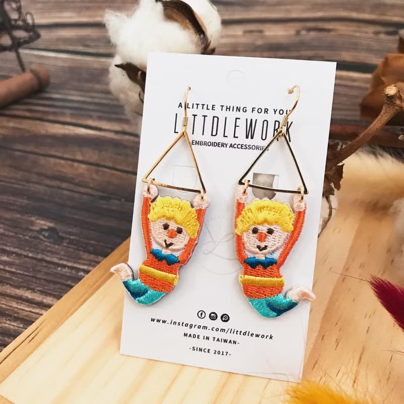 刺繡耳環 | 耳夾 / 耳勾 -空中飛人 | Littdlework