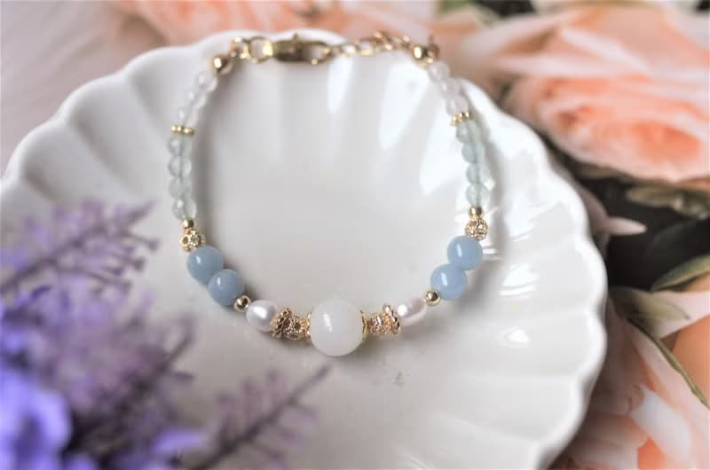晴天 - 黃銅、天使石、螢石、淡水珍珠母乳飾品手鍊