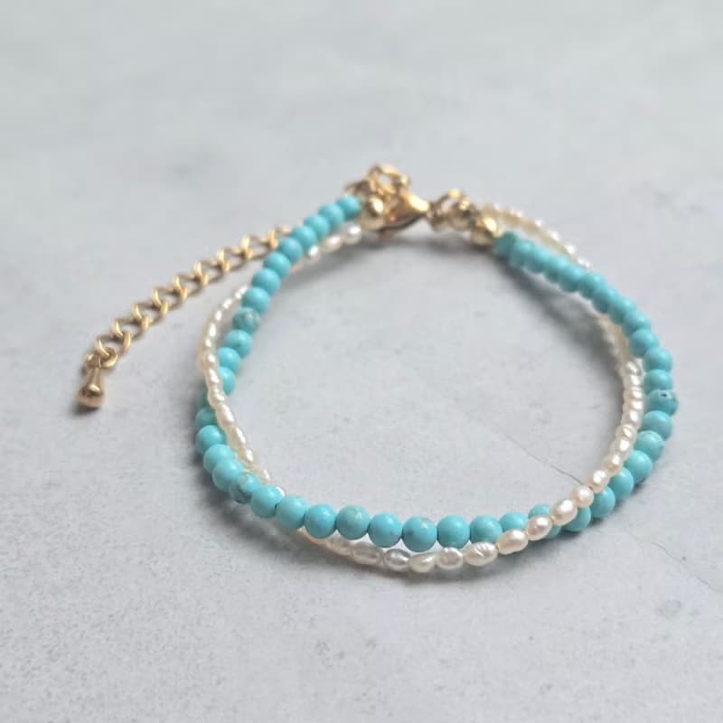 【日本製】ターコイズ × 淡水パール 重ね付け風ブレスレット – 高品質 & 金属アレルギー対応