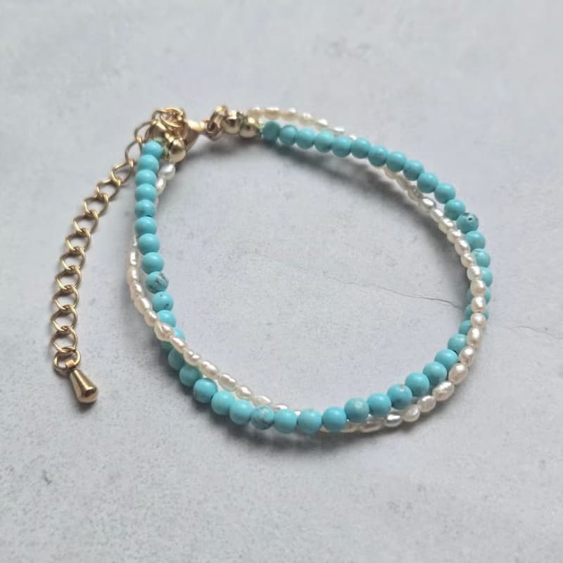 【日本製】ターコイズ × 淡水パール 重ね付け風ブレスレット – 高品質 & 金属アレルギー対応