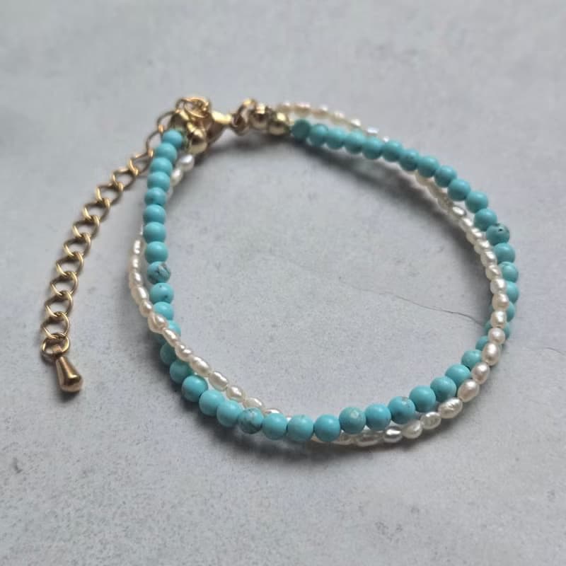 【日本製】ターコイズ × 淡水パール 重ね付け風ブレスレット – 高品質 & 金属アレルギー対応