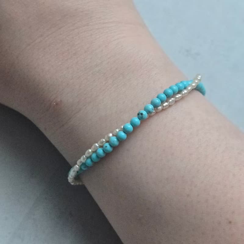 【日本製】ターコイズ × 淡水パール 重ね付け風ブレスレット – 高品質 & 金属アレルギー対応