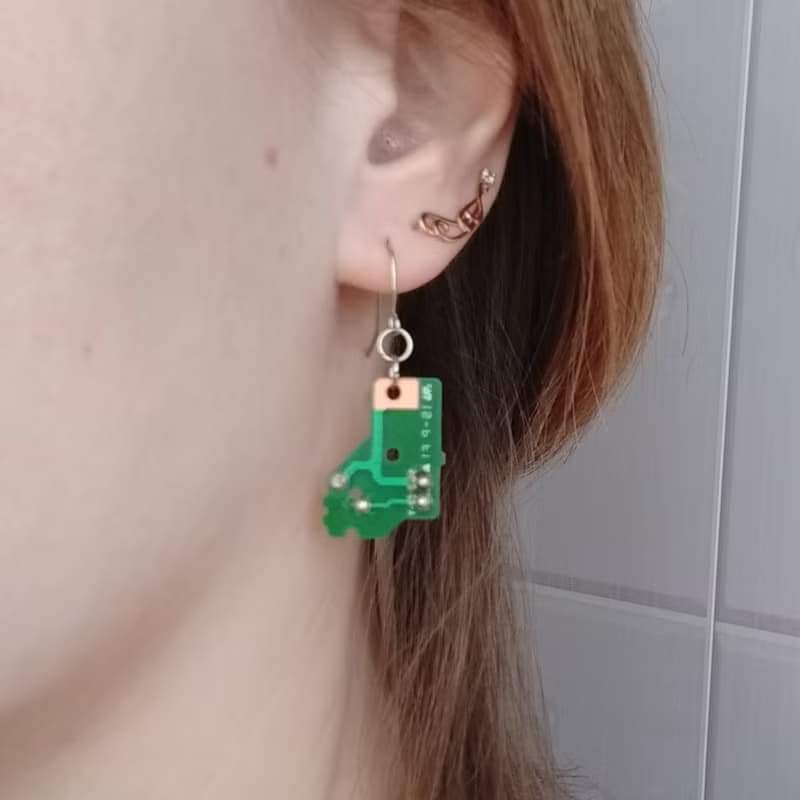 綠色電路板耳環。 男士或女士賽博朋克耳環