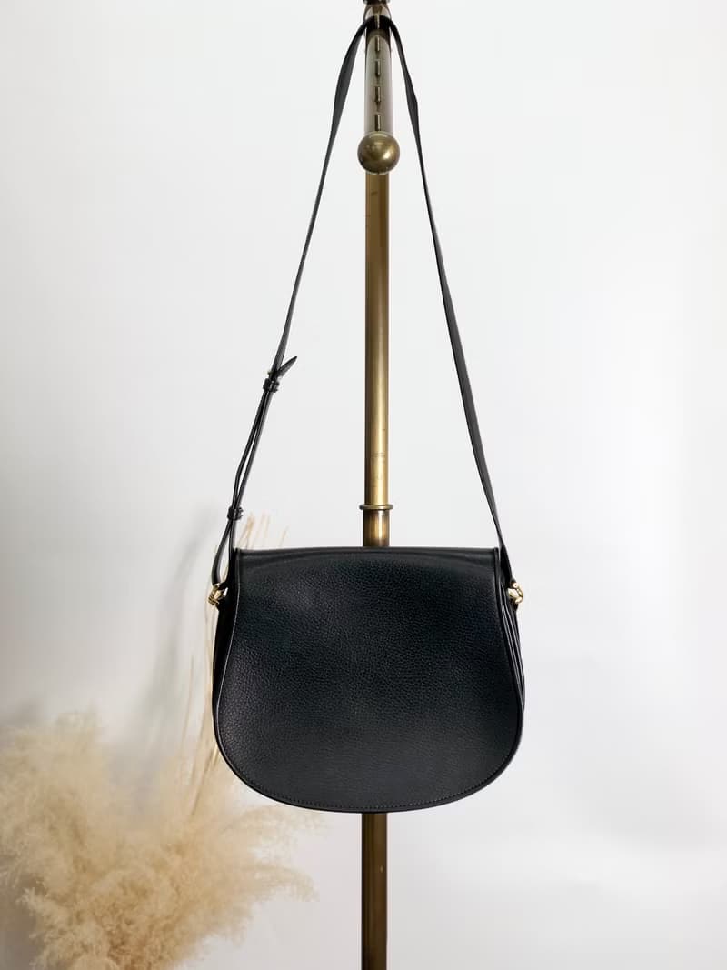 【 日本直送　名牌中古包 】Cartier カルティエ ショルダーバッグ ブラック レザー フラップ vintage ヴィンテージ オールド b4tb6c