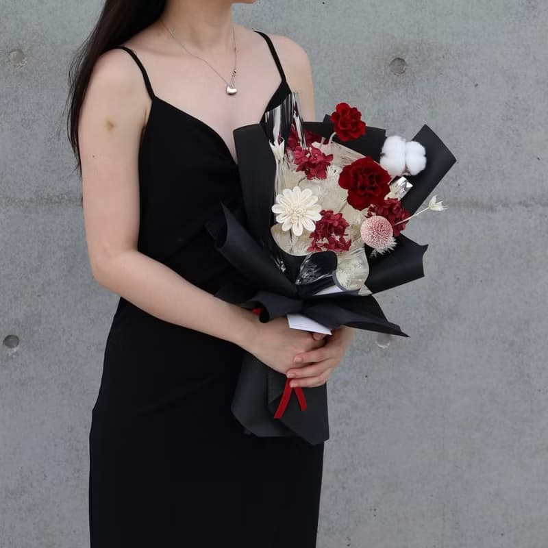 小眾質感 個性黑紅花束 永生花束 情人節花束