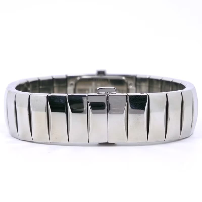 【日本直送】クリスチャンディオール Dior ディオリフィック 腕時計 D102-100 SS クオーツ アナログ表示 シルバー文字盤 レディース【中古】