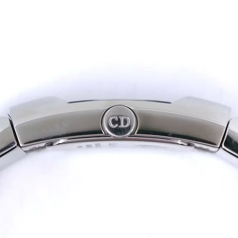 【日本直送】クリスチャンディオール Dior ディオリフィック 腕時計 D102-100 SS クオーツ アナログ表示 シルバー文字盤 レディース【中古】