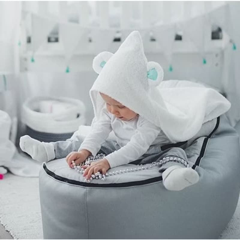 Hooded baby boy towel decorated with blue bear ears