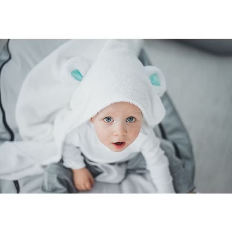 Hooded baby boy towel decorated with blue bear ears