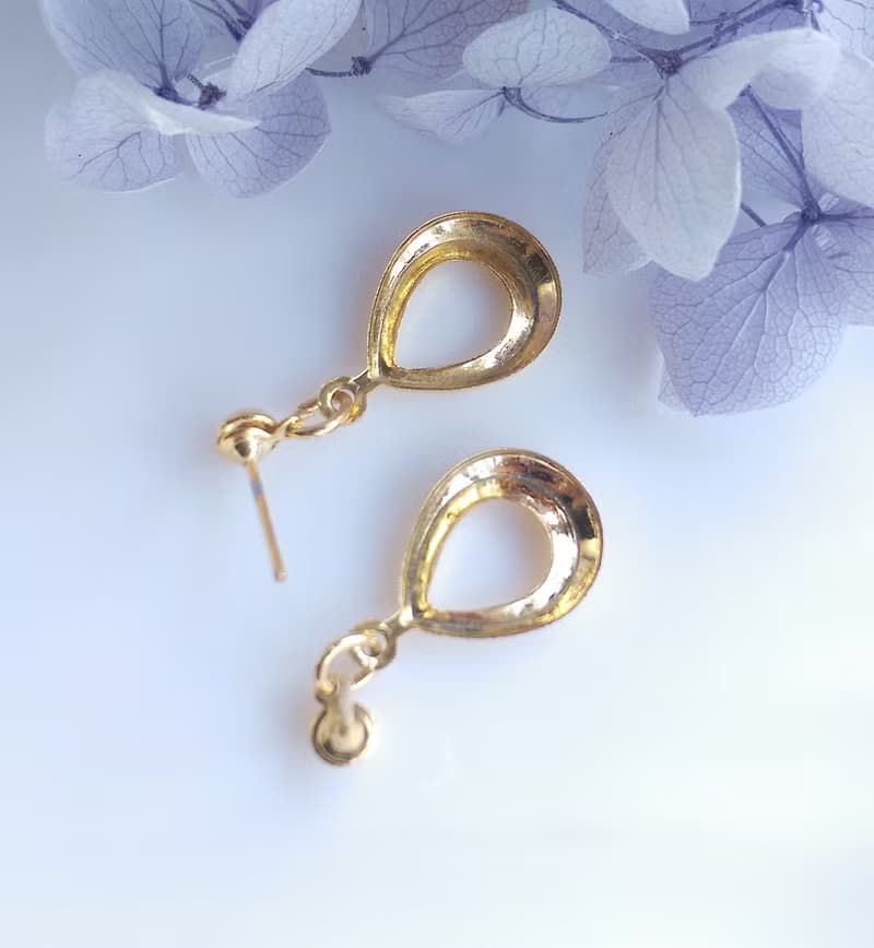 Vintage Jewelry 西洋古董飾品 金色調 小巧水滴狀 針式耳環
