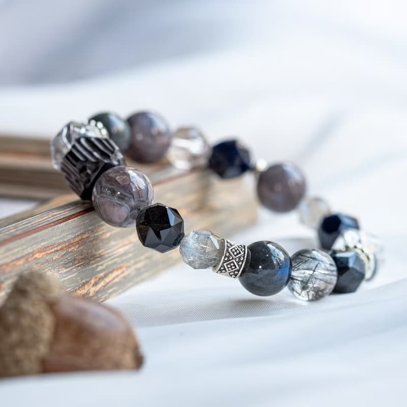 恬靜安謐 Silence 藍光拉長石、阿拉善、極光23 天然水晶手鍊